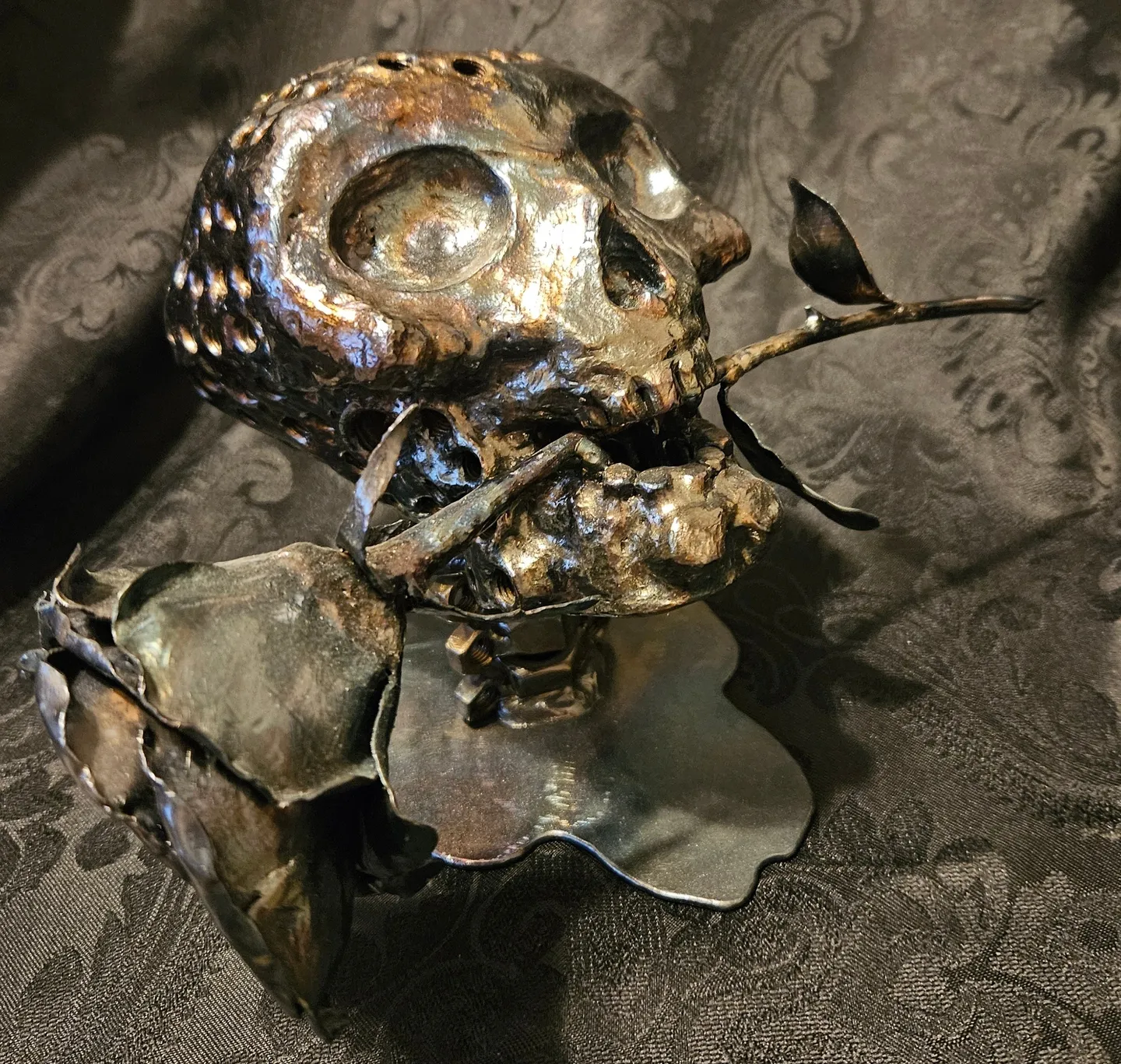 A metal sculpture of a skull and crossbones.